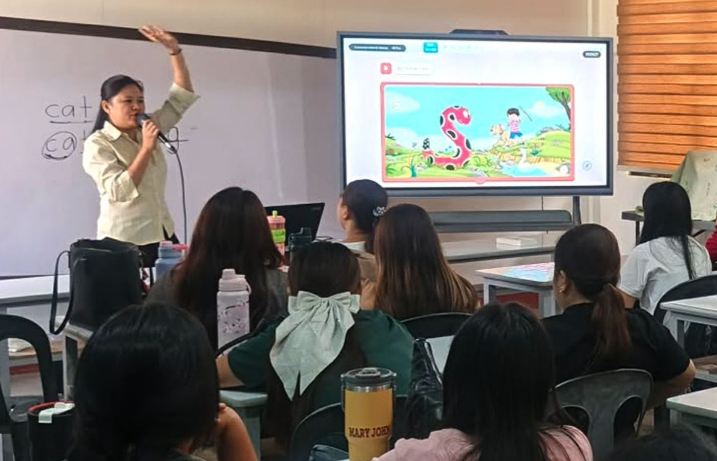 Teacher-led Jolly Classroom lesson with progress documentation