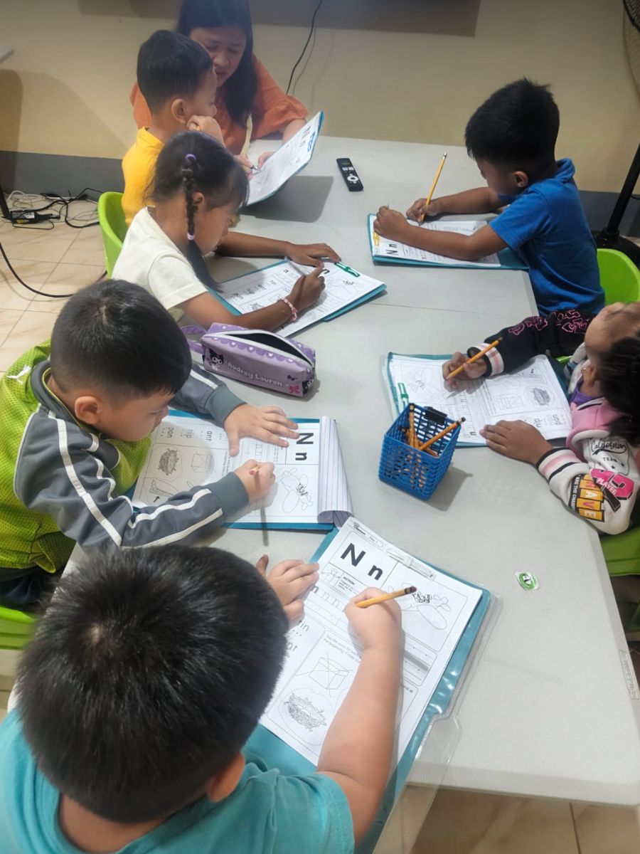 Teacher using Jolly Classroom with young learners